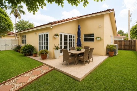 House in Miami, Florida 3 bedrooms, 129.04 sq.m. № 2192095 - photo 15