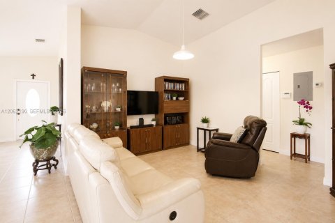 House in Miami, Florida 3 bedrooms, 129.04 sq.m. № 2192095 - photo 21