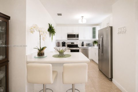 House in Miami, Florida 3 bedrooms, 129.04 sq.m. № 2192095 - photo 9