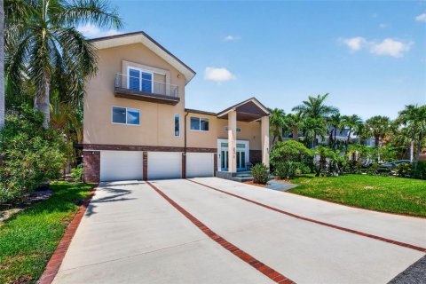 Casa en venta en Saint Petersburg, Florida, 4 dormitorios, 404.12 m2 № 2203912 - foto 6
