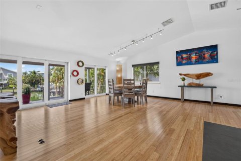 Casa en venta en Saint Petersburg, Florida, 4 dormitorios, 404.12 m2 № 2203912 - foto 22