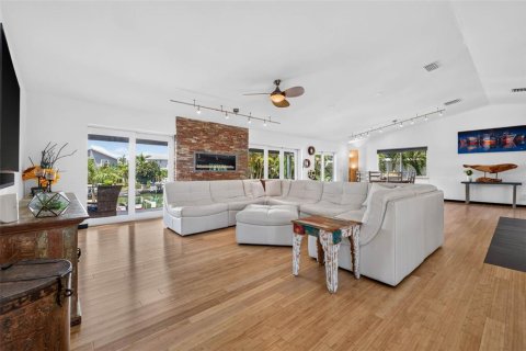 Casa en venta en Saint Petersburg, Florida, 4 dormitorios, 404.12 m2 № 2203912 - foto 3