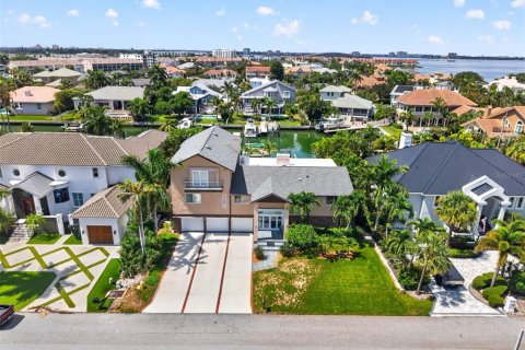 Дом в Сент-Питерсберг, Флорида 6 комнат, 404.12м2 № 2203912
