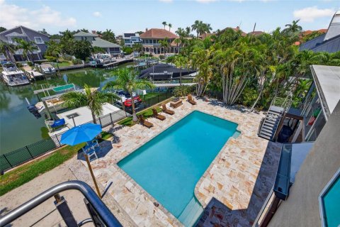 Casa en venta en Saint Petersburg, Florida, 4 dormitorios, 404.12 m2 № 2203912 - foto 2