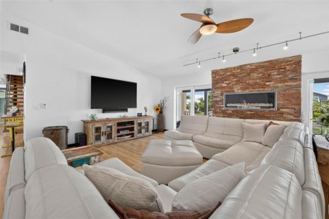 Casa en venta en Saint Petersburg, Florida, 4 dormitorios, 404.12 m2 № 2203912 - foto 13