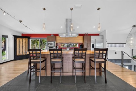 Casa en venta en Saint Petersburg, Florida, 4 dormitorios, 404.12 m2 № 2203912 - foto 4