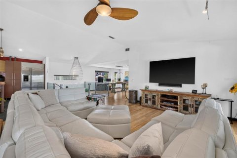 Casa en venta en Saint Petersburg, Florida, 4 dormitorios, 404.12 m2 № 2203912 - foto 12