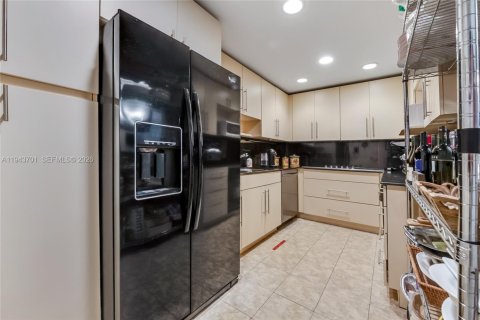 Condominio en venta en Coral Gables, Florida, 2 dormitorios, 140.28 m2 № 2000799 - foto 6