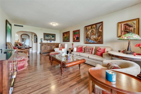 Condominio en venta en Coral Gables, Florida, 2 dormitorios, 140.28 m2 № 2000799 - foto 2