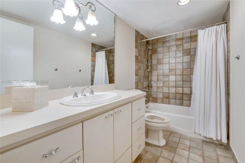 Condominio en venta en Coral Gables, Florida, 2 dormitorios, 140.28 m2 № 2000799 - foto 9