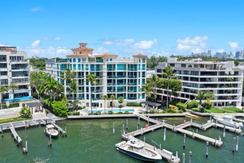 Кондоминиум с 3 спальнями в Майами, Флорида № 2062509