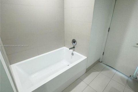 Copropriété à vendre à Miami, Floride: 3 chambres, 103.12 m2 № 1896981 - photo 5