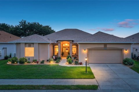House in Leesburg, Florida 3 bedrooms, 246.19 sq.m. № 2236884