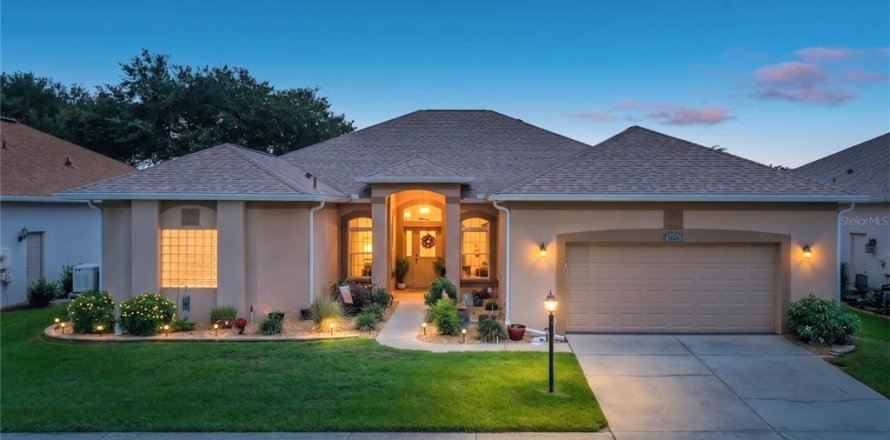 House in Leesburg, Florida 3 bedrooms, 246.19 sq.m. № 2236884