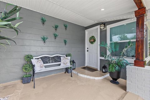 House in Plant City, Florida 3 bedrooms, 127.09 sq.m. № 2403656 - photo 5
