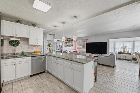 House in Plant City, Florida 3 bedrooms, 127.09 sq.m. № 2403656 - photo 13