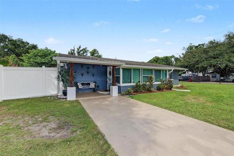 House in Plant City, Florida 3 bedrooms, 127.09 sq.m. № 2403656 - photo 4