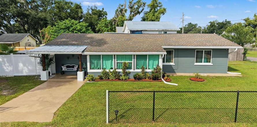 House in Plant City, Florida 3 bedrooms, 127.09 sq.m. № 2403656