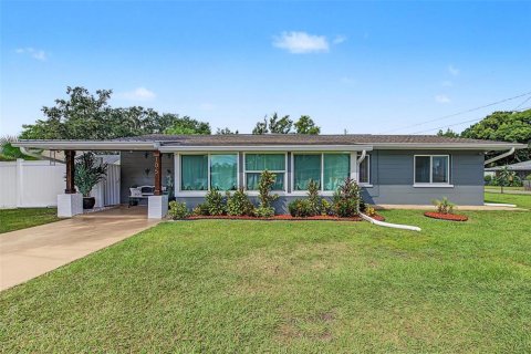 House in Plant City, Florida 3 bedrooms, 127.09 sq.m. № 2403656 - photo 2