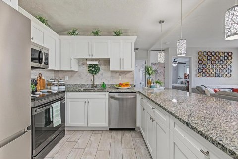 House in Plant City, Florida 3 bedrooms, 127.09 sq.m. № 2403656 - photo 16