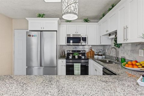 House in Plant City, Florida 3 bedrooms, 127.09 sq.m. № 2403656 - photo 15