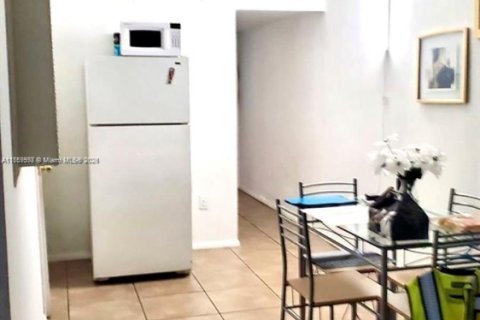 Condo in North Miami Beach, Florida, 1 bedroom  № 1706949 - photo 14