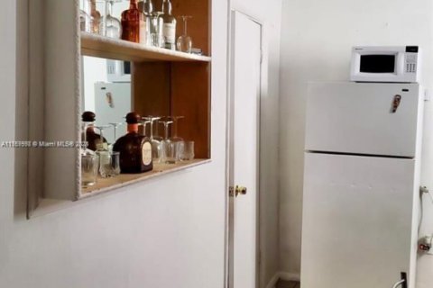 Condo in North Miami Beach, Florida, 1 bedroom  № 1706949 - photo 12