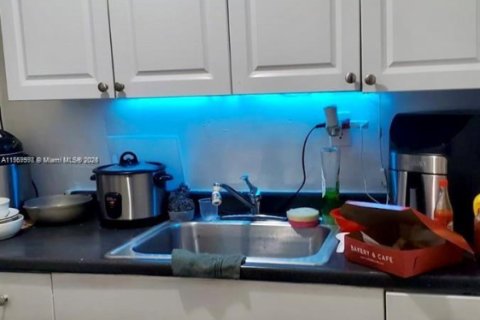 Condo in North Miami Beach, Florida, 1 bedroom  № 1706949 - photo 15