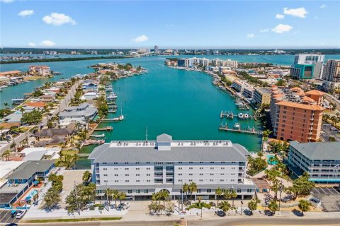 Copropriété à vendre à Clearwater, Floride: 2 chambres, 98.48 m2 № 1754841 - photo 1