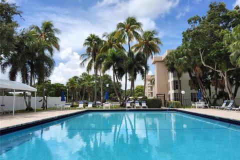 Condo à Pompano Beach, Floride, 3 chambres  № 2259936
