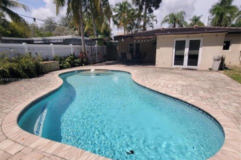 Villa ou maison à louer à Fort Lauderdale, Floride: 3 chambres, 126.25 m2 № 1921618 - photo 20