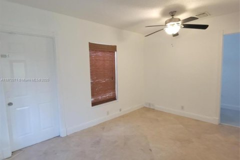 Villa ou maison à louer à Fort Lauderdale, Floride: 3 chambres, 126.25 m2 № 1921618 - photo 6