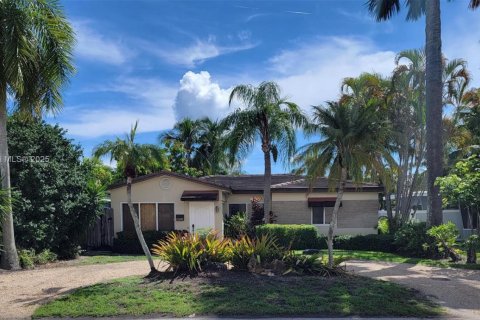 Villa ou maison à louer à Fort Lauderdale, Floride: 3 chambres, 126.25 m2 № 1921618 - photo 1