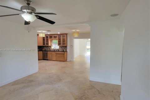 Villa ou maison à louer à Fort Lauderdale, Floride: 3 chambres, 126.25 m2 № 1921618 - photo 5
