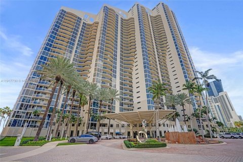 Condo in Sunny Isles Beach, Florida, 3 bedrooms  № 1972333 - photo 2