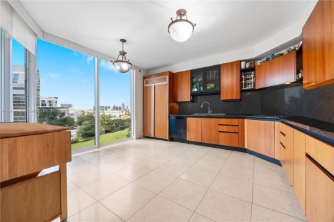 Condo in Sunny Isles Beach, Florida, 3 bedrooms  № 1972333 - photo 17