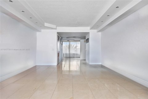Condo in Sunny Isles Beach, Florida, 3 bedrooms  № 1972333 - photo 21