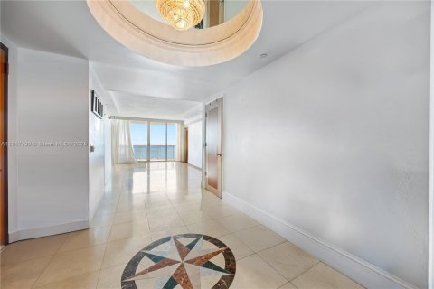 Condo in Sunny Isles Beach, Florida, 3 bedrooms  № 1972333 - photo 19