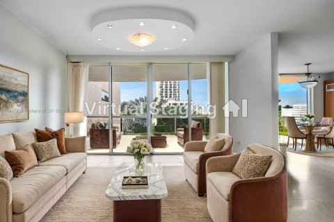 Condo in Sunny Isles Beach, Florida, 3 bedrooms  № 1972333 - photo 22