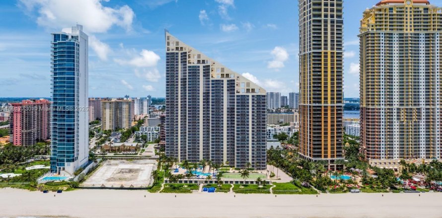 Condo in Sunny Isles Beach, Florida, 3 bedrooms  № 1972333