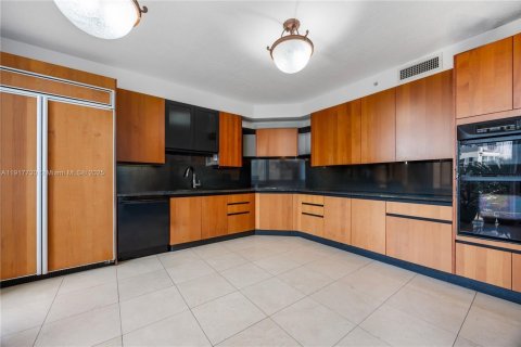 Condo in Sunny Isles Beach, Florida, 3 bedrooms  № 1972333 - photo 16