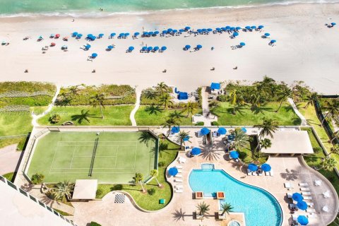 Condo in Sunny Isles Beach, Florida, 3 bedrooms  № 1972333 - photo 29