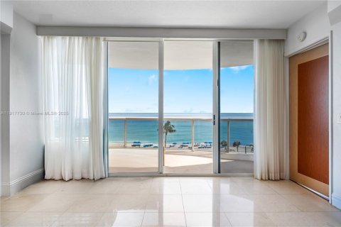 Condo in Sunny Isles Beach, Florida, 3 bedrooms  № 1972333 - photo 20