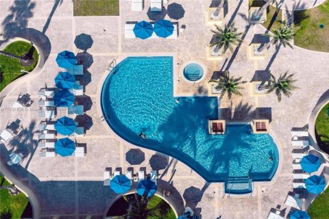 Condo in Sunny Isles Beach, Florida, 3 bedrooms  № 1972333 - photo 25