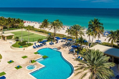 Condo in Sunny Isles Beach, Florida, 3 bedrooms  № 1972333 - photo 24