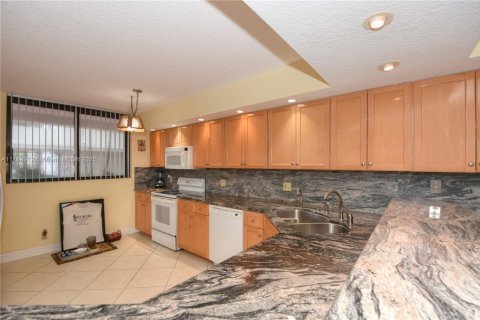 Copropriété à vendre à Highland Beach, Floride: 2 chambres, 208.1 m2 № 1484665 - photo 13