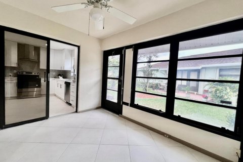 House in Boynton Beach, Florida 2 bedrooms, 130.06 sq.m. № 938881 - photo 1