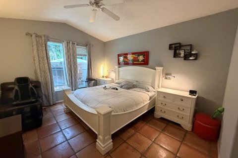 House in Lake Worth, Florida 3 bedrooms, 150.69 sq.m. № 2181740 - photo 13