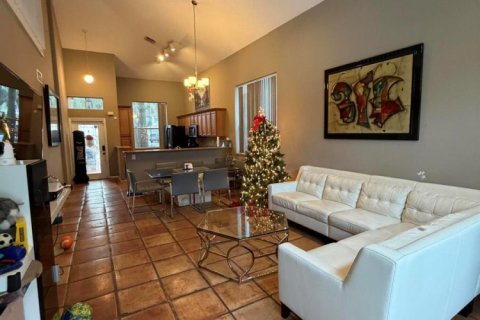 House in Lake Worth, Florida 3 bedrooms, 150.69 sq.m. № 2181740 - photo 10