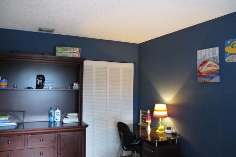 House in Lake Worth, Florida 3 bedrooms, 150.69 sq.m. № 2181740 - photo 22